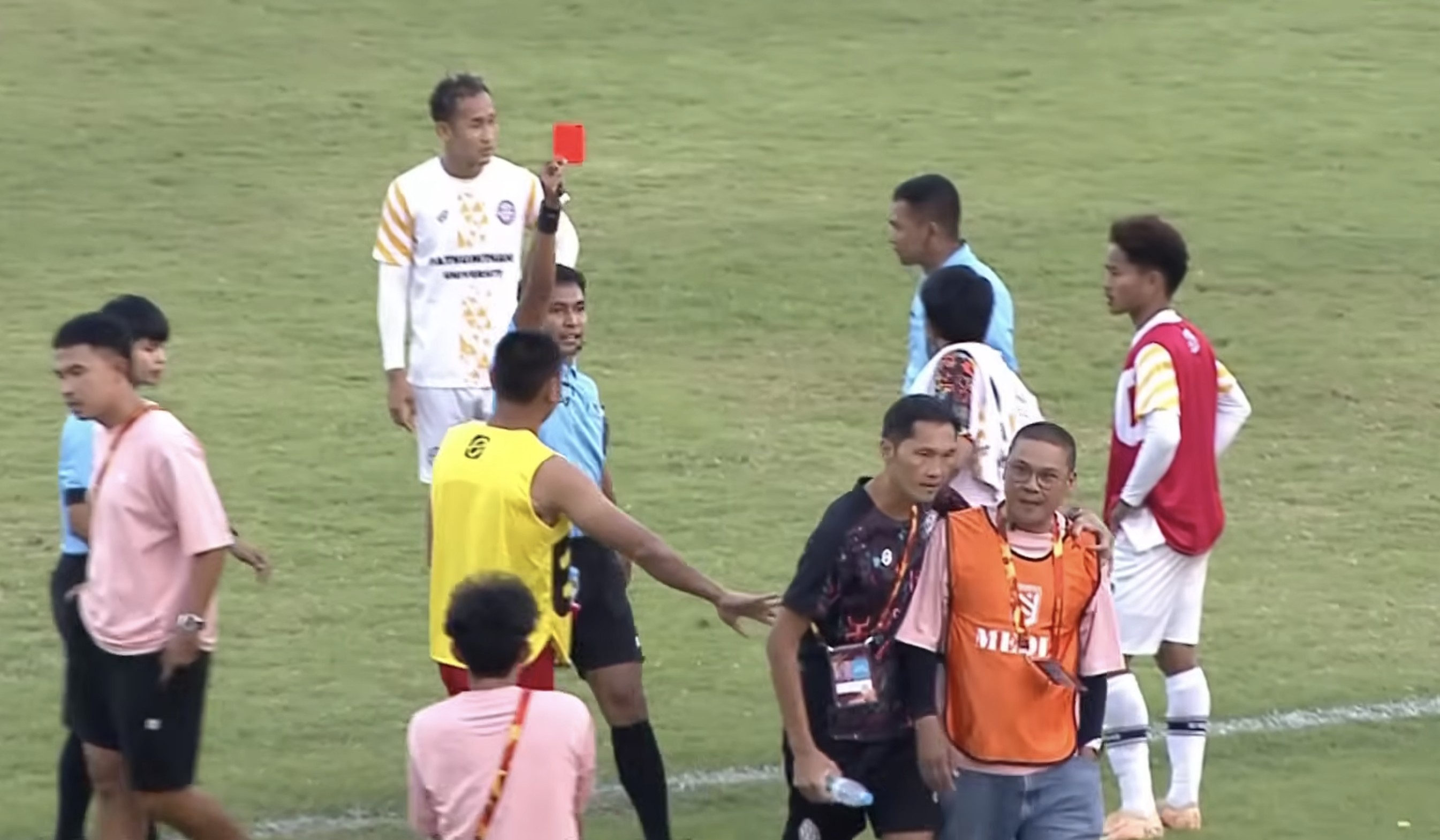 Club Photographer got Banned 4 Matches due to Abusing Referee