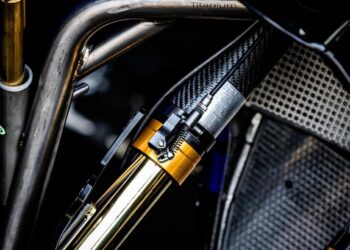 Front Holeshot Device
